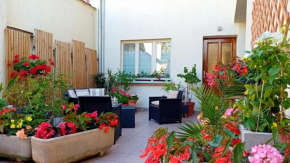 Le Balcon